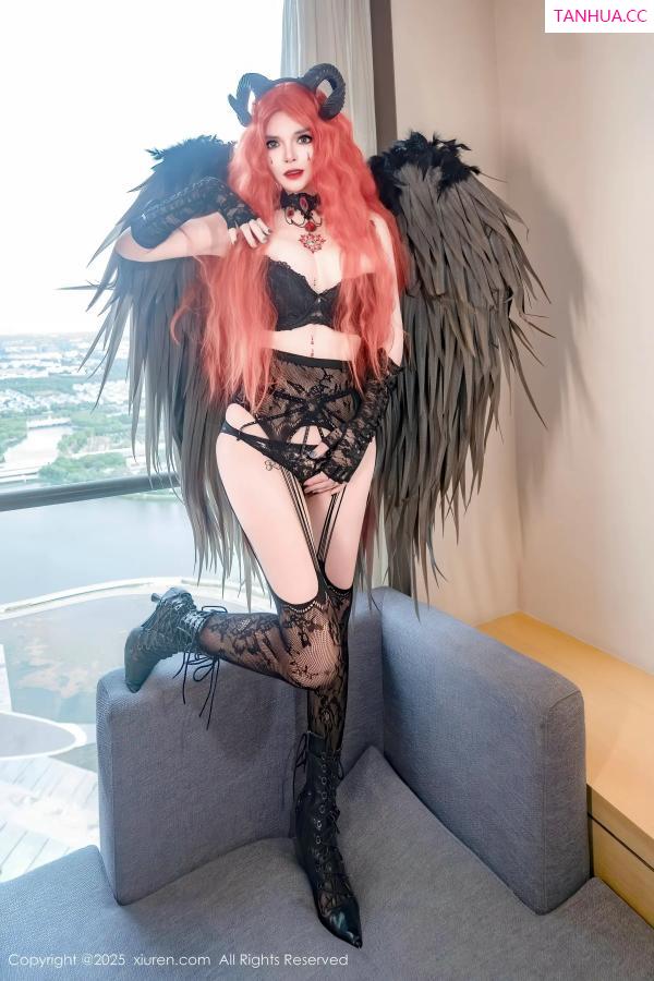 伊丽莎有点白  [XiuRen]高清写真图 2025.11.17 No.10994 伊丽莎有点白 蕾丝情趣内衣第32张图片